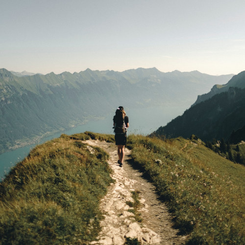 Bio Berg Shirts, Hoodies und mehr fürs Wandern, die Berge und Bergfreunde. Nachhaltiges Berg Geschenk für die Bergtour, Bergsteiger und Bergliebhaber. Personalisierte Berg Geschenke, Wander Geschenke und Geschenkideen für Bergsteiger, Wanderer und Bergfreunde. Bio Berg T-Shirt Herren und Berg T-Shirt Damen mit tollen Berg Motiven hier bestellen.