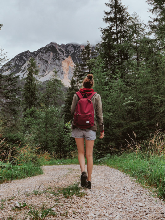 Bio Berg Shirts, Hoodies und mehr fürs Wandern, die Berge und Bergfreunde. Nachhaltiges Berg Geschenk für die Bergtour, Bergsteiger und Bergliebhaber. Personalisierte Berg Geschenke, Wander Geschenke und Geschenkideen für Bergsteiger, Wanderer und Bergfreunde. Bio Berg T-Shirt Herren und Berg T-Shirt Damen mit tollen Berg Motiven hier bestellen.