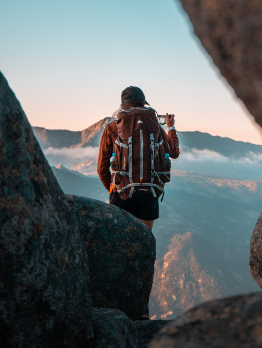 Bio Berg Shirts, Hoodies und mehr fürs Wandern, die Berge und Bergfreunde. Nachhaltiges Berg Geschenk für die Bergtour, Bergsteiger und Bergliebhaber. Personalisierte Berg Geschenke, Wander Geschenke und Geschenkideen für Bergsteiger, Wanderer und Bergfreunde. Bio Berg T-Shirt Herren und Berg T-Shirt Damen mit tollen Berg Motiven hier bestellen.