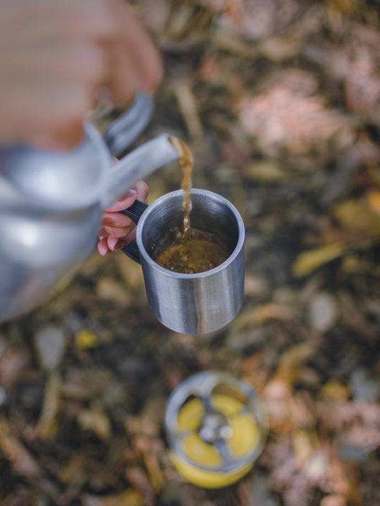 Edelstahl Berg Tasse für Bergsteiger, die Berge und Bergfreunde. Ein tolles Berg Geschenk für die Bergtour, Bergfans und Bergliebhaber. Nachhaltige Berg Geschenke und Berg Tassen hier bestellen.