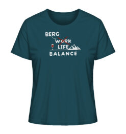 Blaues Bio Berg Life Balance Damen Shirt fürs Wandern, die Berge und Bergfreunde. Ein tolles Berg Geschenk für die Bergtour, Bergfans und Bergliebhaber. Nachhaltige Berg Geschenke und Berg T-Shirts hier bestellen.