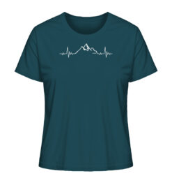 Bio Herzschlag Berge Damen Shirt fürs Wandern, die Berge und Bergfreunde in blau. Ein tolles Berg Geschenk für die Bergtour, Bergfans und Bergliebhaber. Nachhaltige Berg Geschenke und Berg T-Shirts hier bestellen.