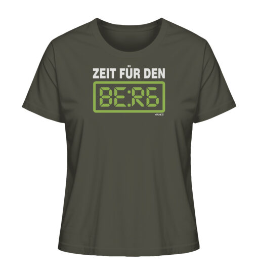 Olivgrünes Zeit für den Berg Damen T-Shirt für Bergsteiger, die Berge und Bergfreunde. Ein tolles Berg Geschenk für die Bergtour, Bergfans und Bergliebhaber. Nachhaltige Berg Geschenke und Bio Bergshirts für Damen hier bestellen.