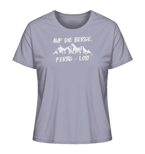 Lavendelfarbenes Bio Auf die Berge Damen Shirt fürs Wandern, die Berge und Bergfreunde. Ein tolles Berg Geschenk für die Bergtour, Bergfans und Bergliebhaber. Nachhaltige Berg Geschenke und Berg T-Shirts hier bestellen.