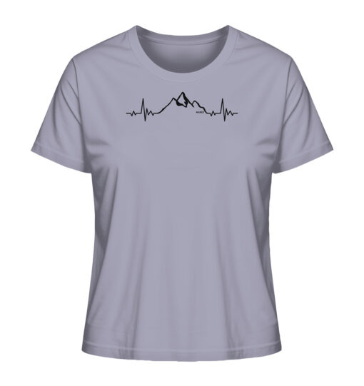 Bio Herzschlag Berge Damen Shirt fürs Wandern, die Berge und Bergfreunde in lavendelfarben. Ein tolles Berg Geschenk für die Bergtour, Bergfans und Bergliebhaber. Nachhaltige Berg Geschenke und Berg T-Shirts hier bestellen.